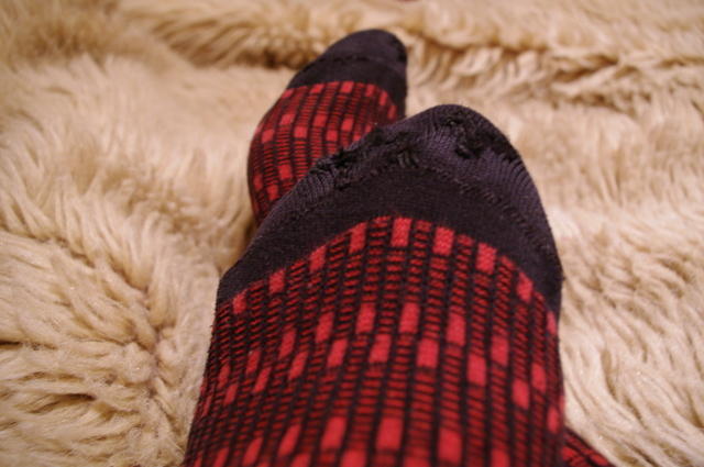 retouches_chaussettes_rouges_et_noires_004