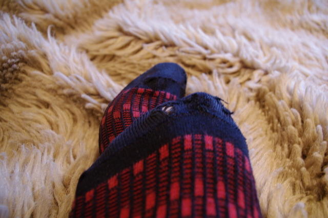 retouches_chaussettes_rouges_et_noires%20001