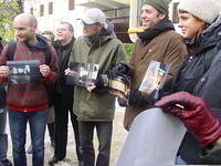 group forming circle with foto's of iinterior 360 degrees